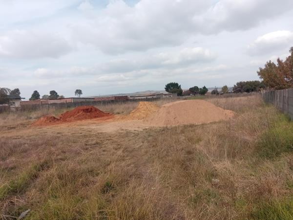 1 983 m² Land