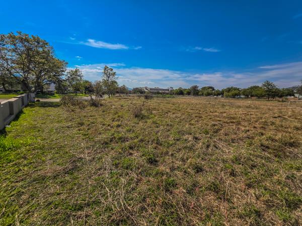 1 023 m² Land