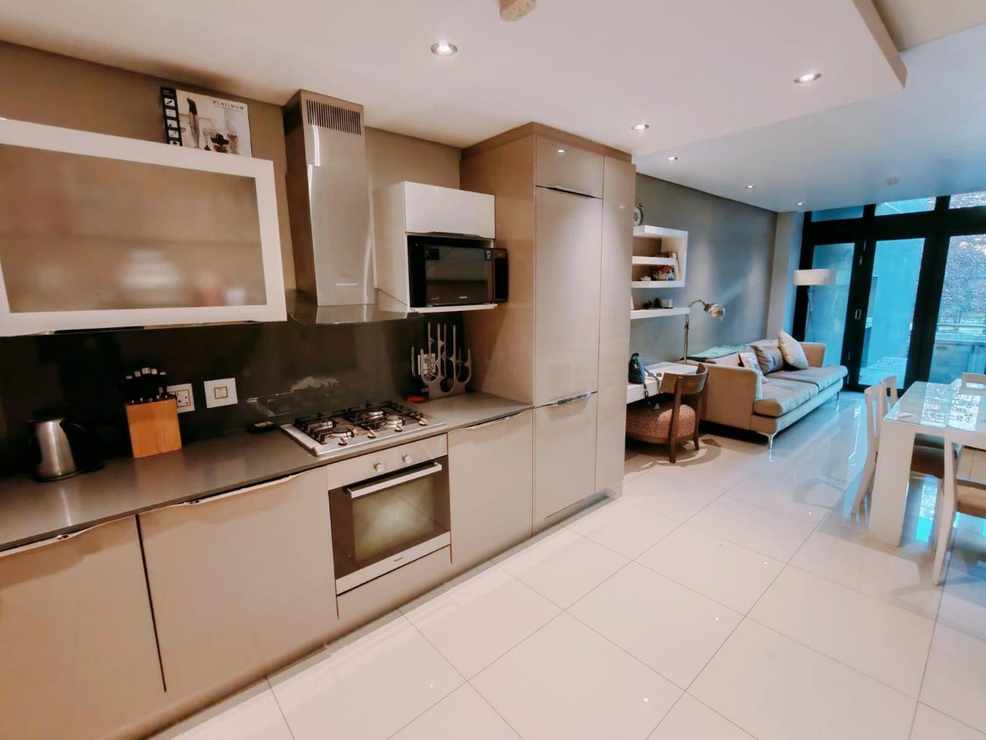 2 Bedroom Duplex in Melrose