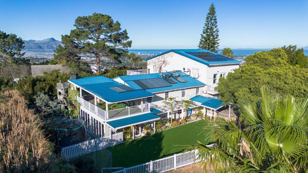 6 Bedroom House