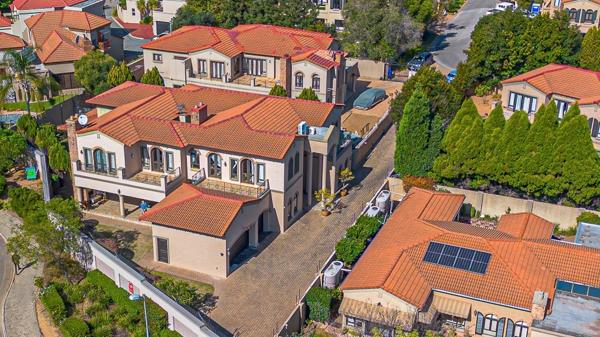 6 Bedroom House