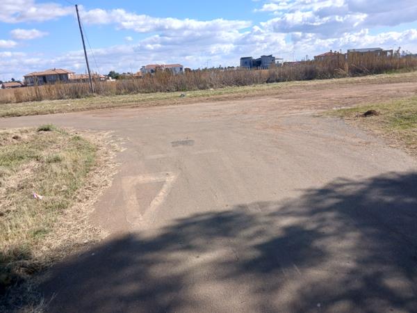 1 121 m² Land