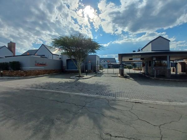 385 m² Land