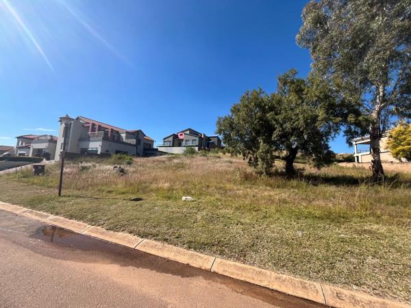 1 049 m² Land