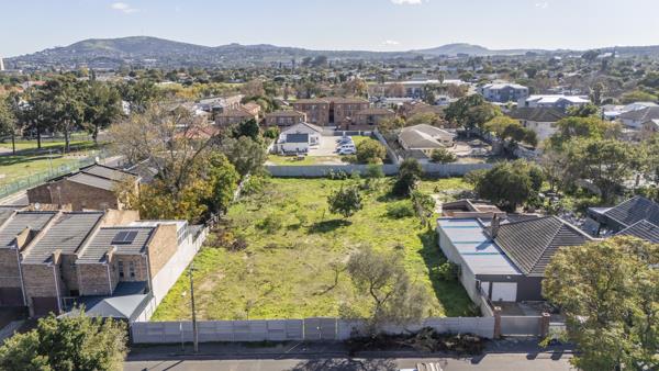 1 987 m² Land