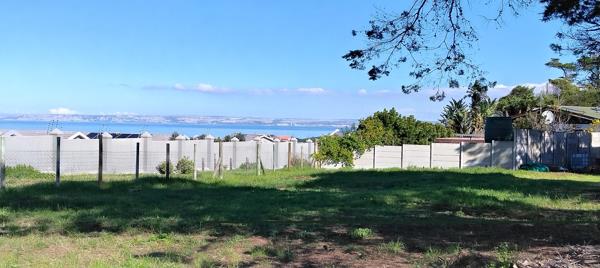 1 600 m² Land
