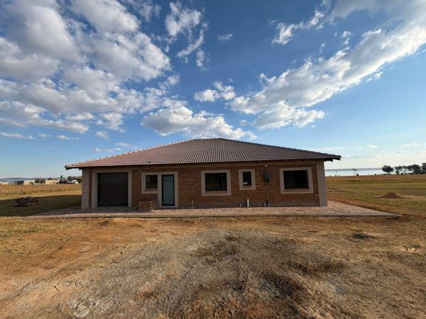 9 878 m² Land