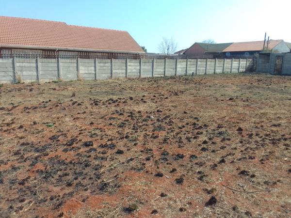 1 044 m² Land