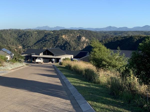 1 414 m² Land