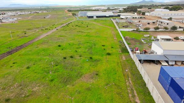 3 500 m² Land