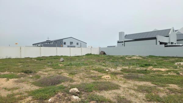 445 m² Land