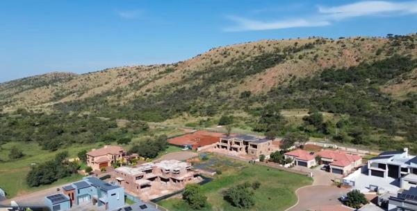 1 180 m² Land