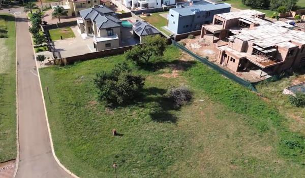 1 180 m² Land