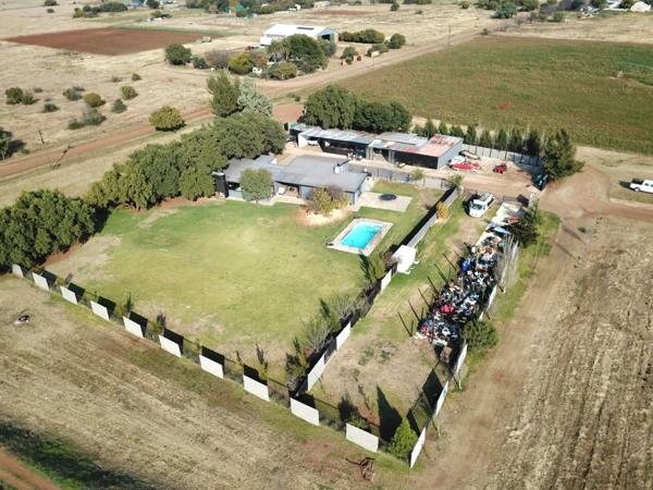 4.3 ha Smallholding