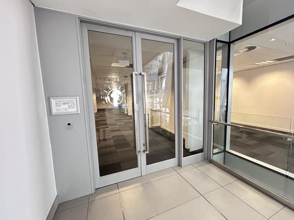 1 742 m² Office Space