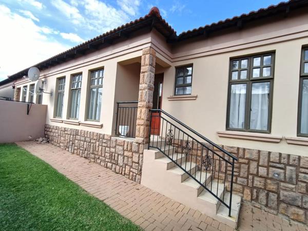 Townhouse in Dan Pienaar