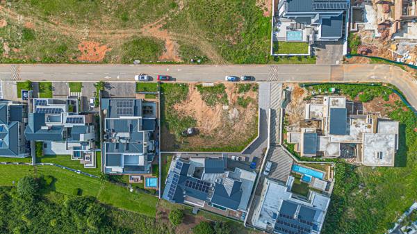 725 m² Land