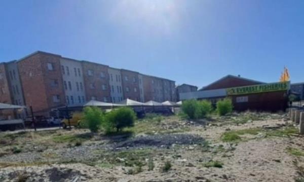 760 m² Land