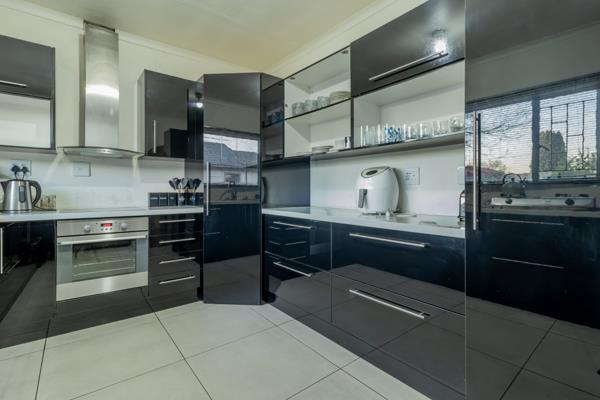 5 Bedroom House
