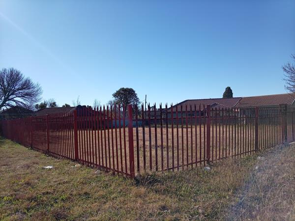 750 m² Land