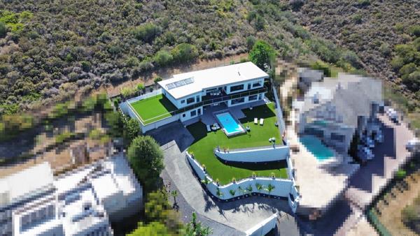 6 Bedroom House
