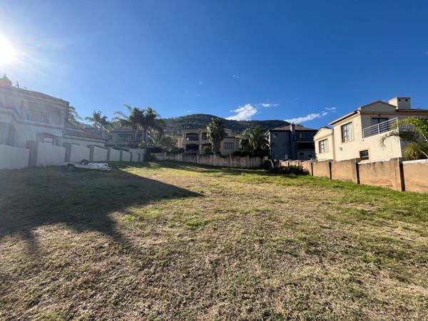 800 m² Land