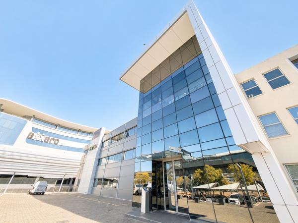 704 m² Commercial space