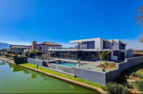 6 Bedroom House