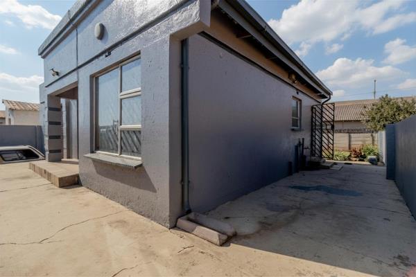 2 Bedroom House