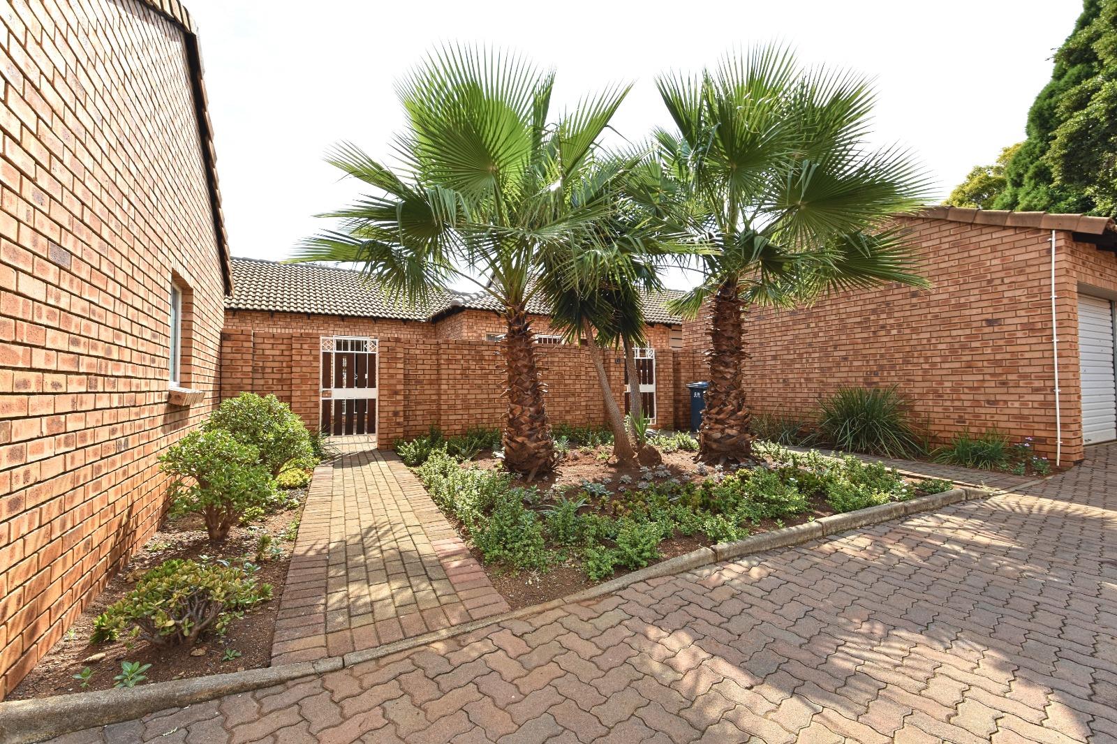 2 Bedroom Townhouse in Equestria