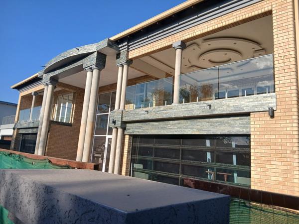 6 Bedroom House