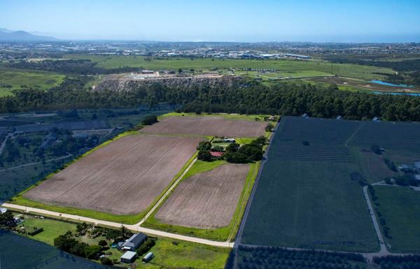 15.6 ha Farm