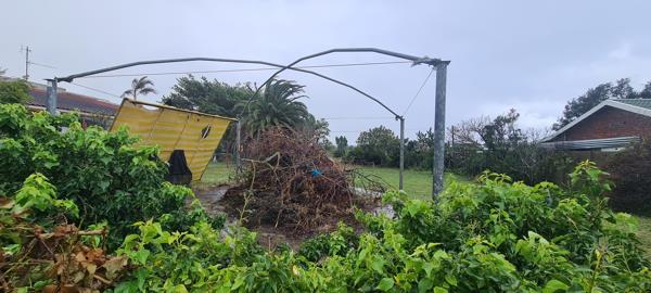 555 m² Land