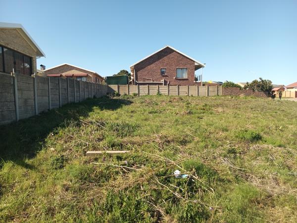 737 m² Land