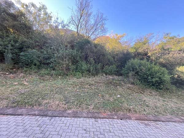 1 873 m² Land