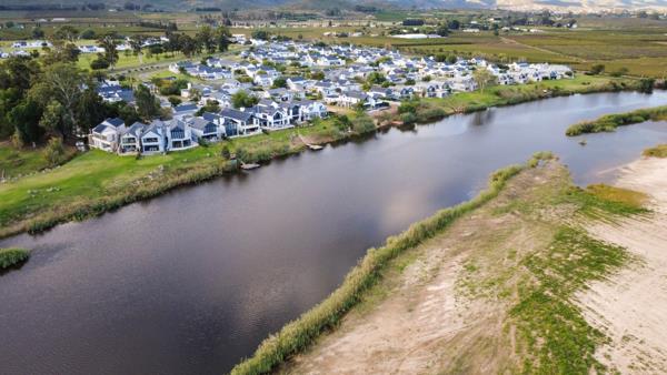 600 m² Land