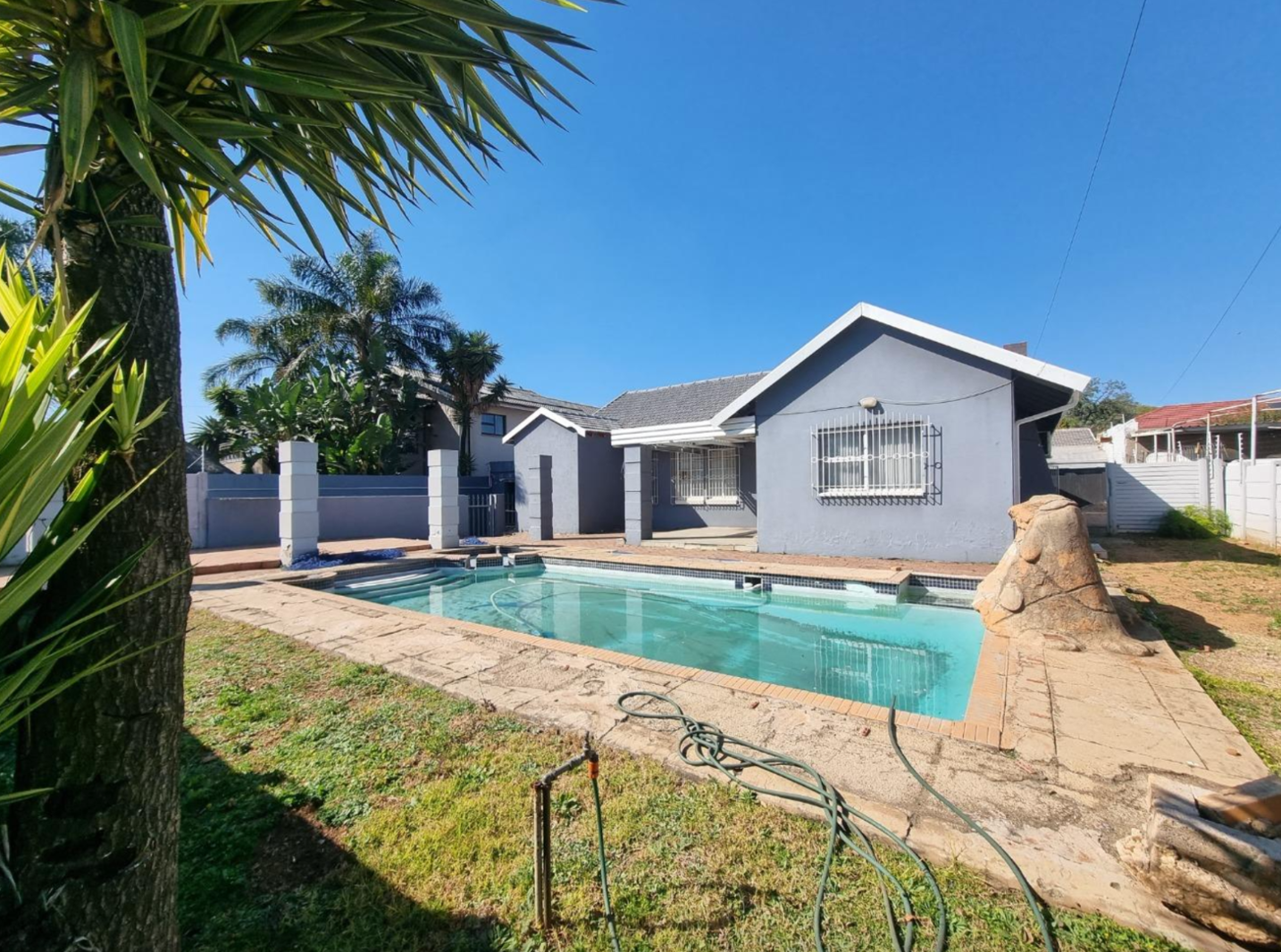 3 Bedroom House in Robertsham