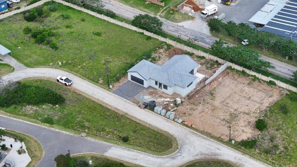 1 077 m² Land