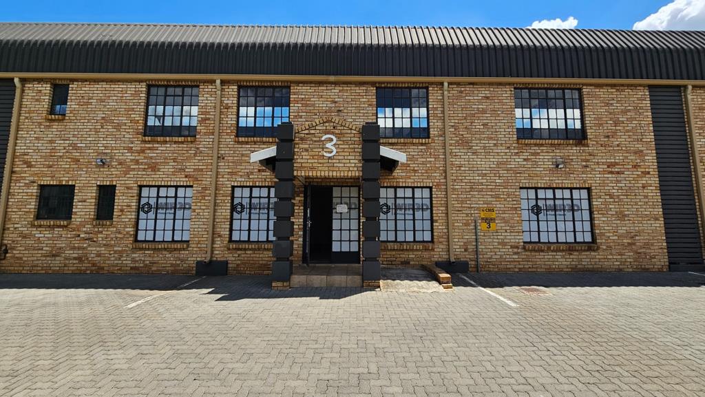 743 m² Industrial space