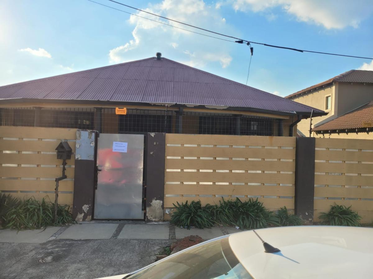 4 Bedroom House in Kensington