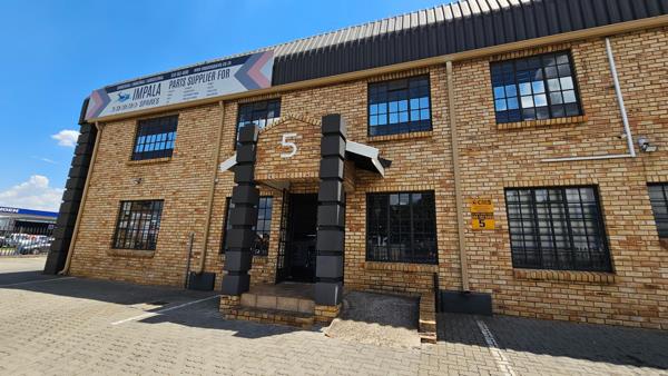 744 m² Industrial space