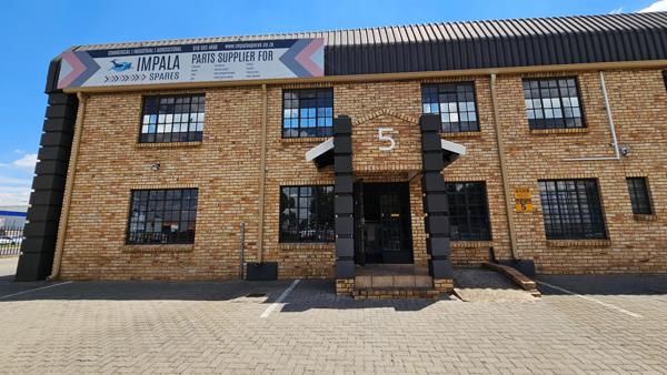 744 m² Industrial space