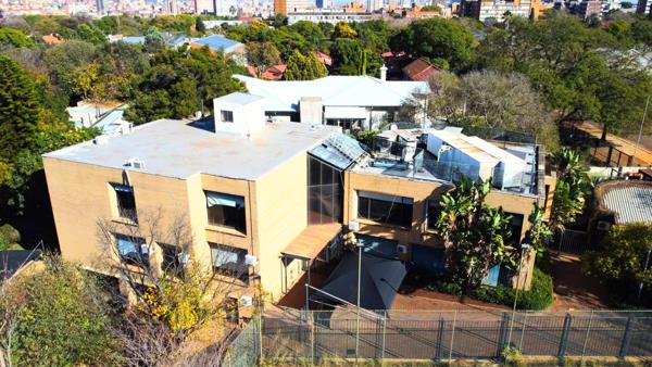 1 100 m² Commercial space
