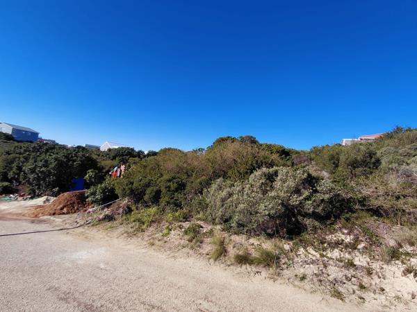 735 m² Land