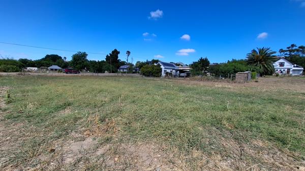 1 700 m² Land