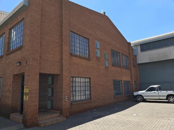 990 m² Industrial space