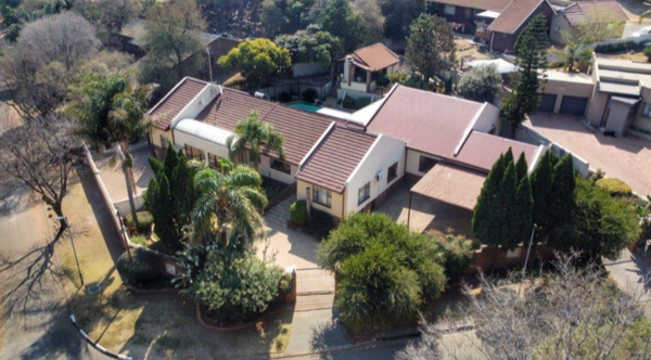 6 Bedroom House