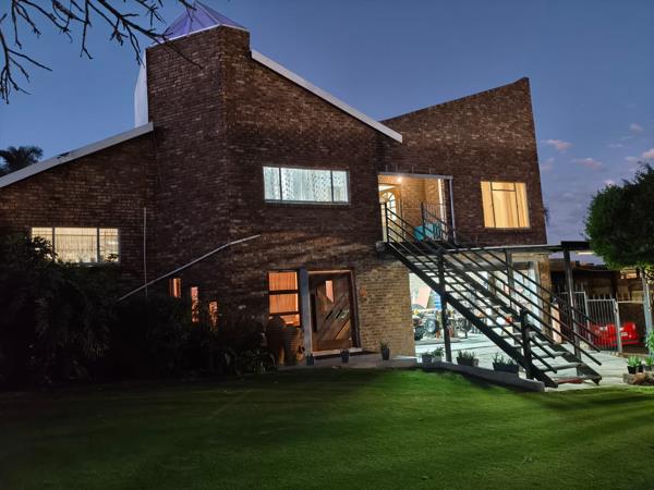 9 Bedroom House