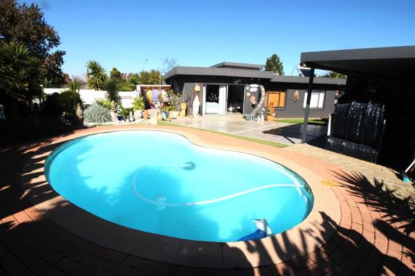 6 Bedroom House