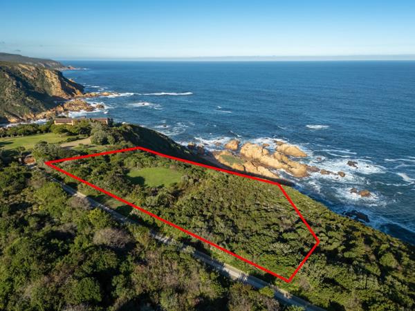 3 812 m² Land